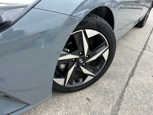 Used 2023 Hyundai Elantra SEL w/ Convenience Package image 10