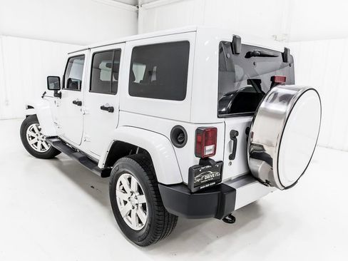 Used 2014 Jeep Wrangler Unlimited Sahara w/ Connectivity Group AWD/4WD image 6
