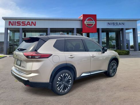 Used 2025 Nissan Rogue Platinum FWD image 2