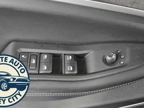 Used 2022 Jeep Grand Cherokee Limited 4xe image 22