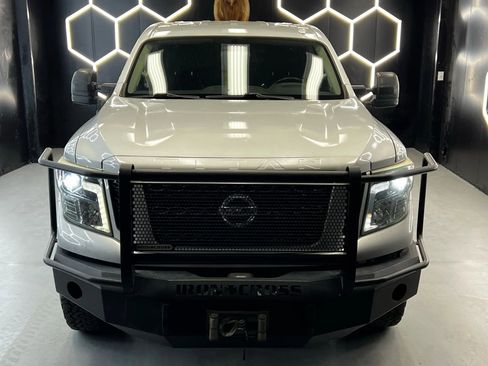 Used 2017 Nissan Titan PRO-4X AWD/4WD image 4