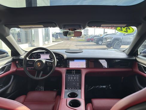 Used 2022 Porsche Taycan image 35