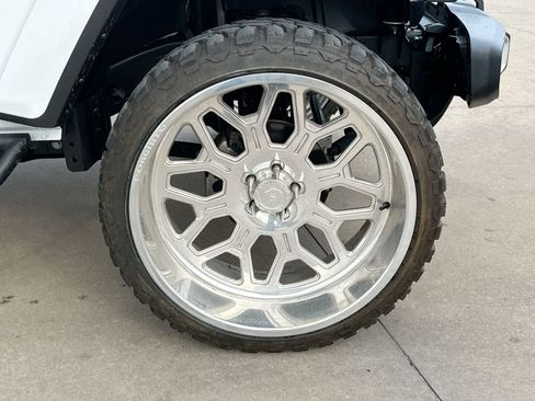 Used 2024 Jeep Wrangler Sahara w/ Technology Group image 10