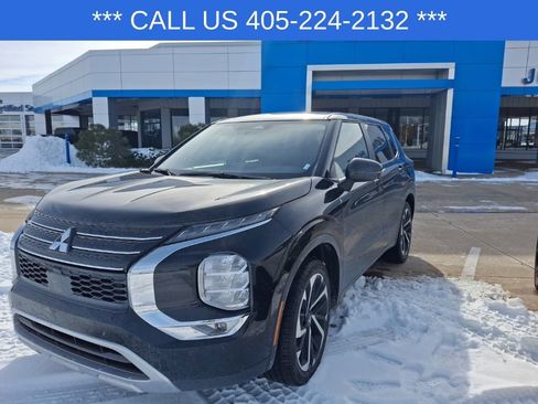 Used 2024 Mitsubishi Outlander SE Black Edition image 4