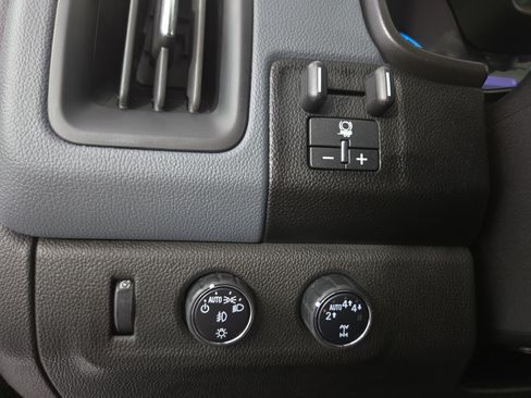 Used 2022 Chevrolet Colorado Z71 w/ Z71 Midnight Edition AWD/4WD image 31
