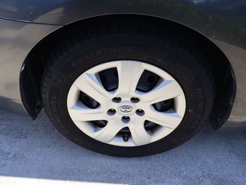 Used 2010 Toyota Camry LE FWD image 4