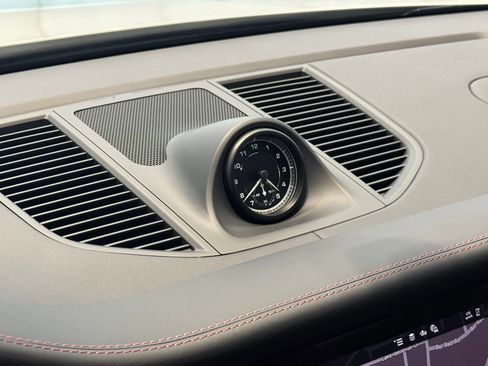 Certified 2025 Porsche Macan image 21