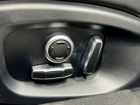 Used 2020 Jaguar XE S RWD image 18