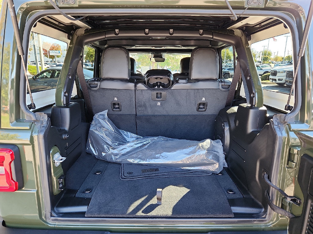 Used 2023 Jeep Wrangler Unlimited Rubicon 392 w/ Trailer Tow Package AWD/4WD image 29