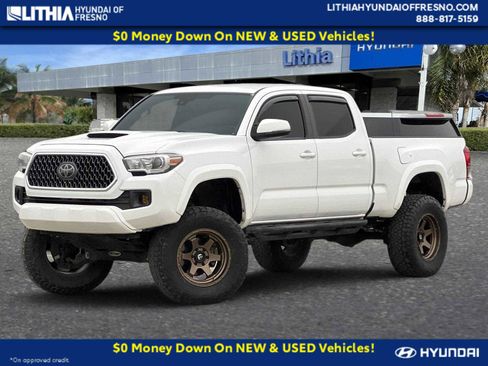 Used 2018 Toyota Tacoma TRD Sport w/ Technology Package image 1