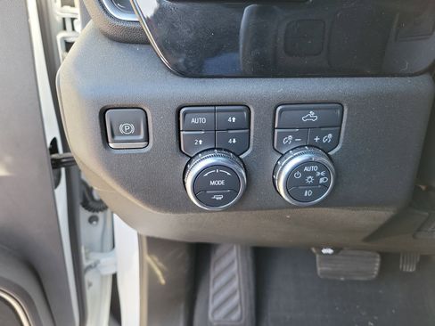 Used 2023 GMC Sierra 1500 Elevation image 17