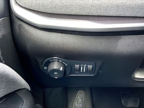 Used 2024 Jeep Compass Latitude AWD/4WD image 33