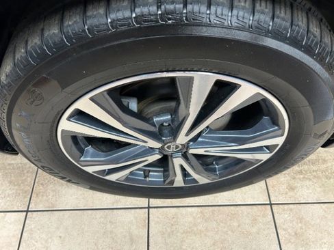 Used 2019 Nissan Rogue SV w/ Premium Package image 21