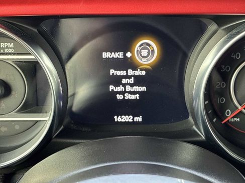 Used 2022 Jeep Gladiator Rubicon w/ Trailer Tow Package AWD/4WD image 10