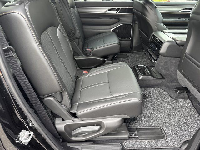 New 2026 Jeep Grand Wagoneer 4WD image 17