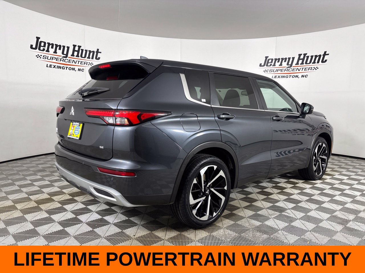 Used 2024 Mitsubishi Outlander SE FWD image 5
