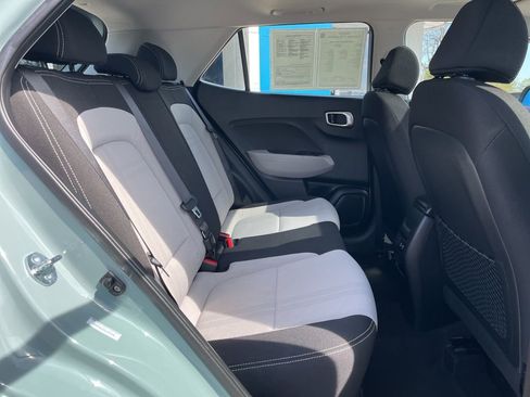 Used 2025 Hyundai Venue SEL image 32