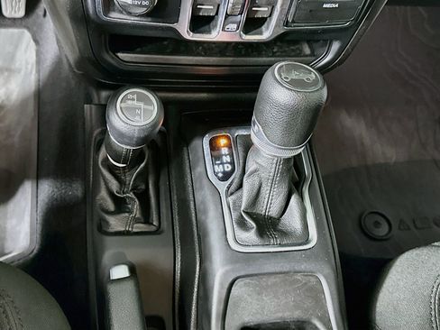 Used 2019 Jeep Wrangler Unlimited Sport S AWD/4WD image 24