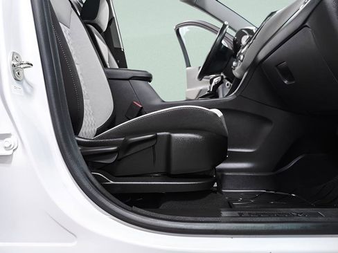 Used 2022 Chevrolet Equinox LT w/ LT True North Edition image 39