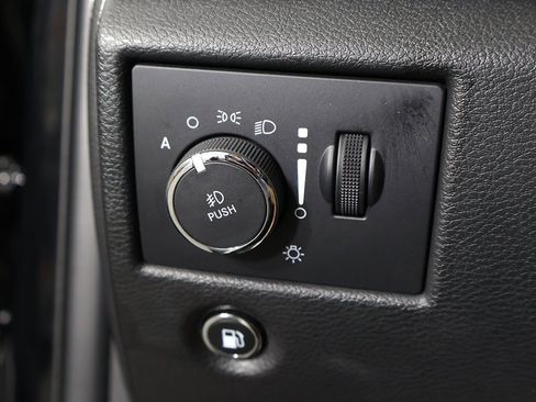 Used 2022 Jeep Grand Cherokee Limited image 38