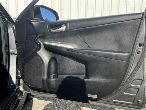 Used 2012 Toyota Camry SE image 28