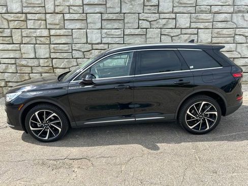 Used 2023 Lincoln Corsair Reserve w/ Equipment Group 202A AWD/4WD image 3