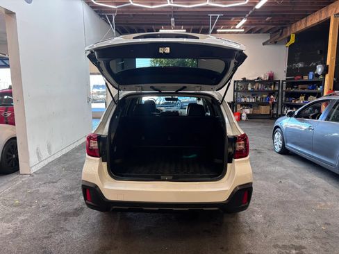 Used 2019 Subaru Outback 3.6R Limited AWD/4WD image 22