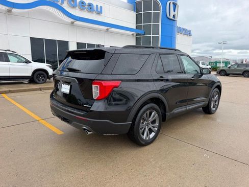 Used 2022 Ford Explorer XLT w/ Equipment Group 202A AWD/4WD image 2