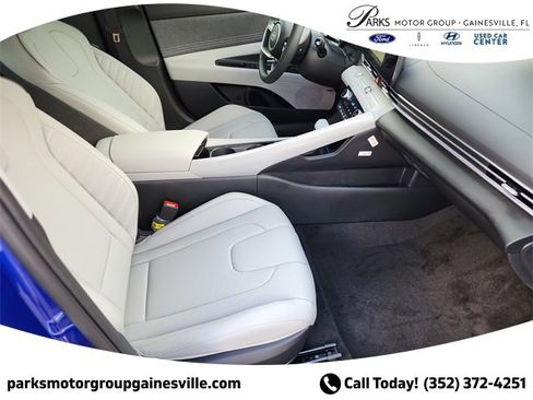 New 2025 Hyundai Elantra Limited image 8