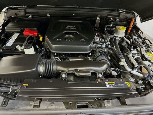 Used 2021 Jeep Wrangler Sahara image 34