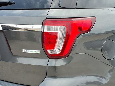 Used 2018 Ford Explorer Limited w/ Equipment Group 301A FWD image 10