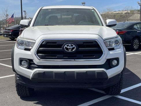 Used 2017 Toyota Tacoma SR5 w/ Tow Package image 8