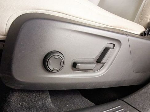 Used 2019 Volvo XC40 T5 Momentum AWD/4WD image 10