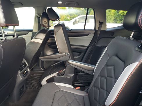 Used 2024 Volkswagen Atlas Peak Edition SE AWD/4WD image 12