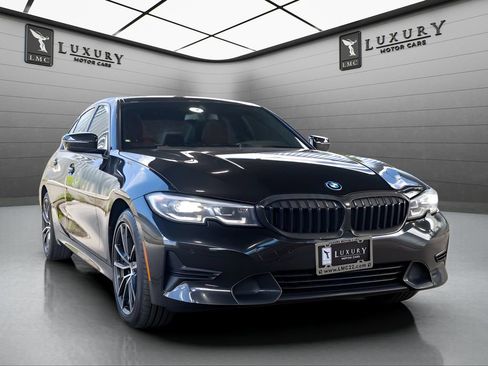 Used 2022 BMW 330e xDrive w/ Premium Package AWD/4WD image 1