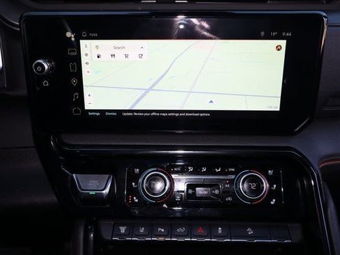 Used 2025 GMC Sierra 2500 AT4 image 7