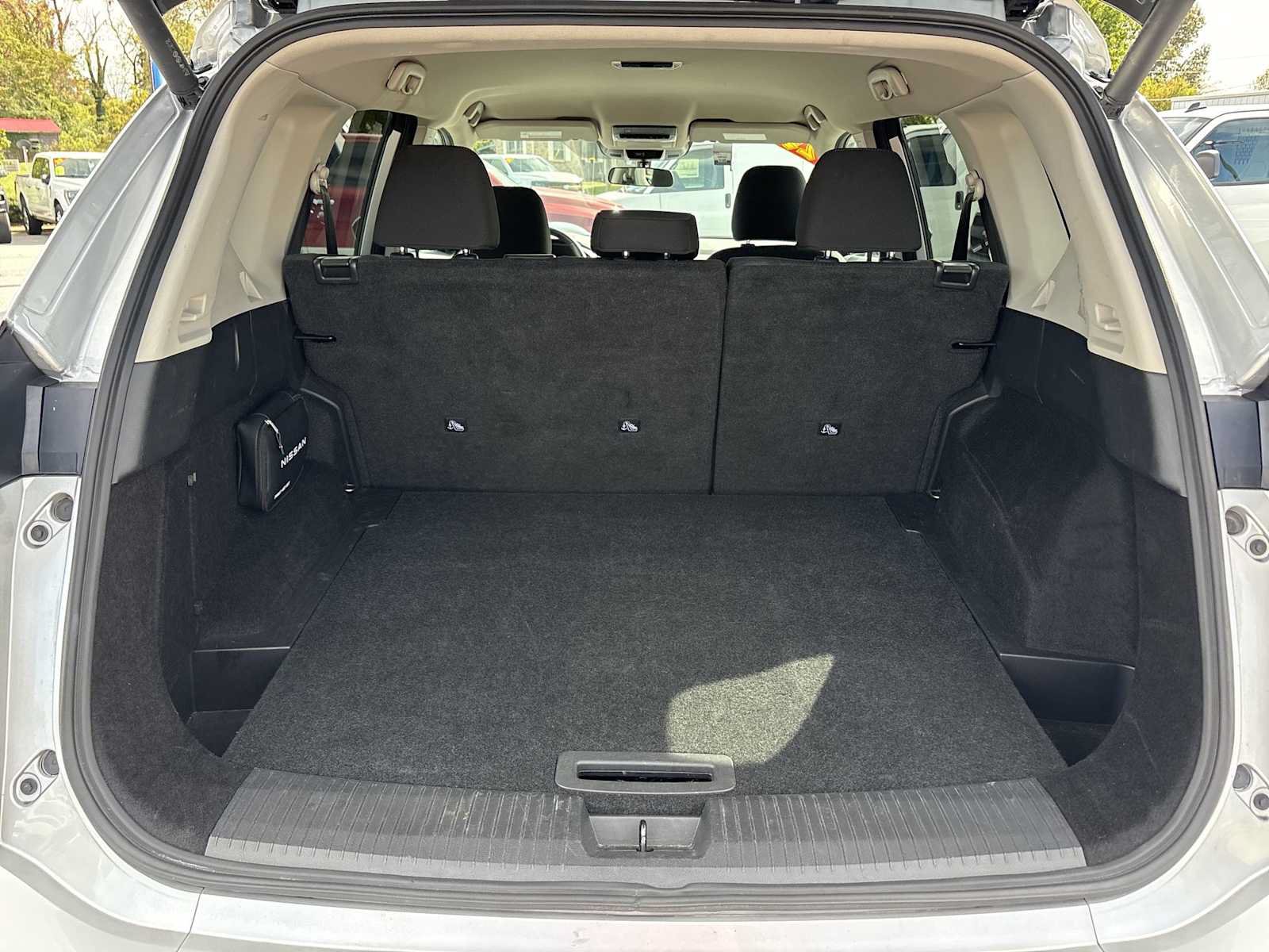 Used 2025 Nissan Rogue SV FWD image 24