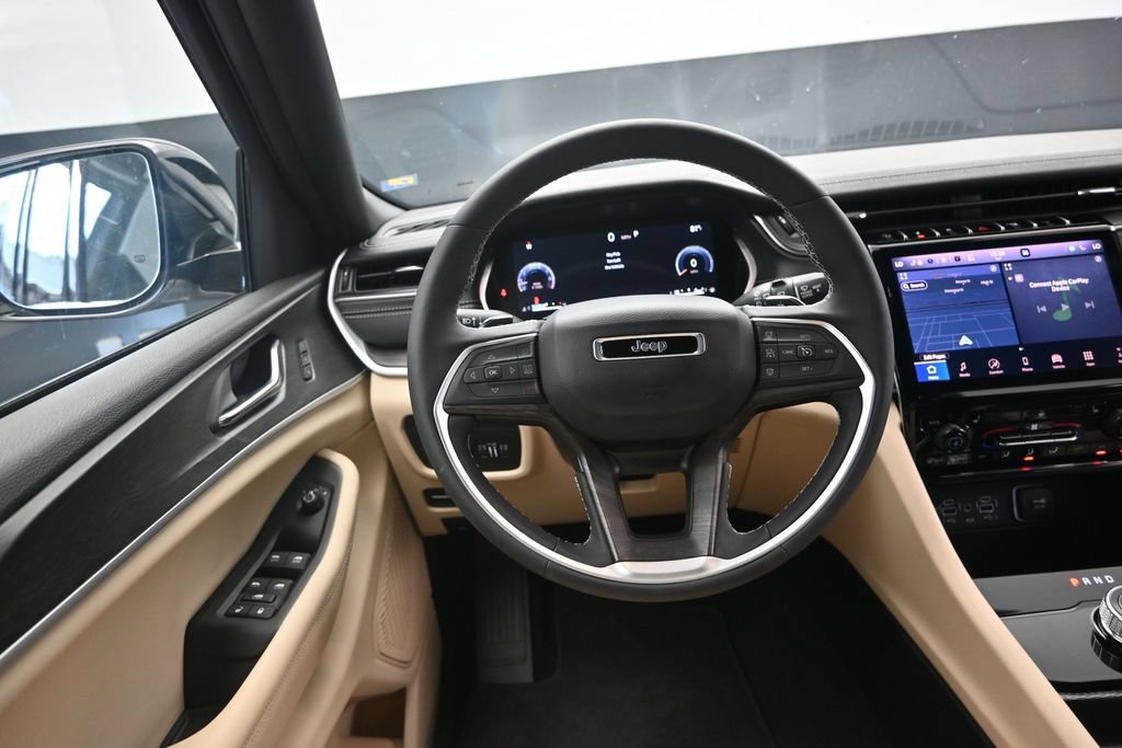 Used 2025 Jeep Grand Cherokee Limited RWD image 29