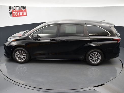 Used 2022 Toyota Sienna LE FWD image 19