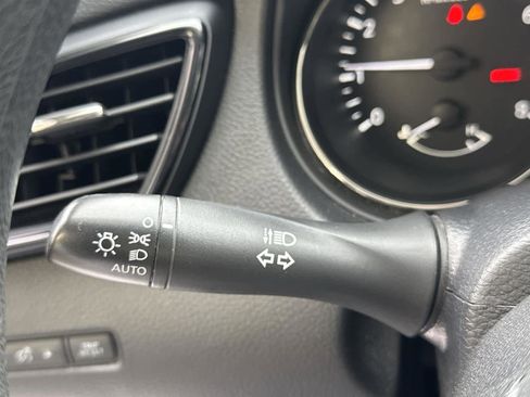 Used 2019 Nissan Rogue S image 25