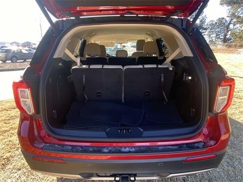 Certified 2022 Ford Explorer XLT w/ Equipment Group 202A image 7
