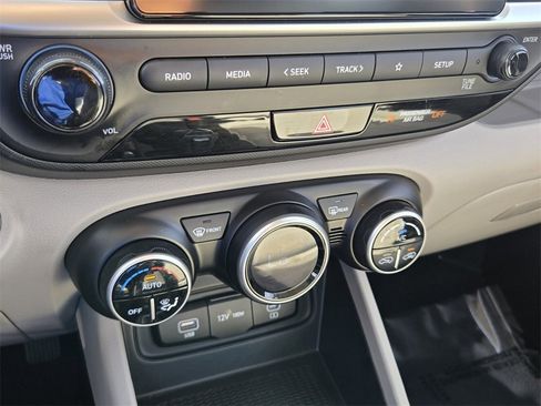 Certified 2025 Hyundai Venue SEL image 23