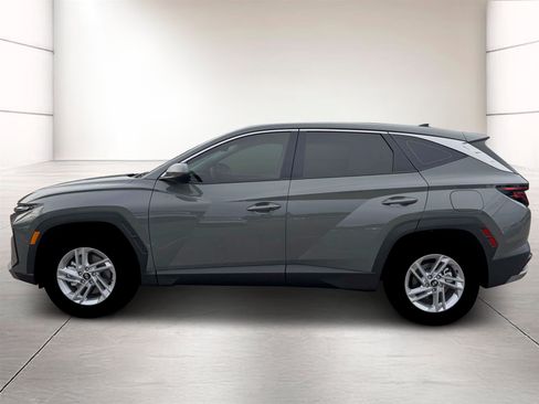 Certified 2026 Hyundai Tucson SE FWD image 3