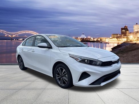 Used 2024 Kia Forte LXS FWD image 4