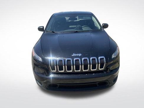 Used 2017 Jeep Cherokee Sport FWD image 3