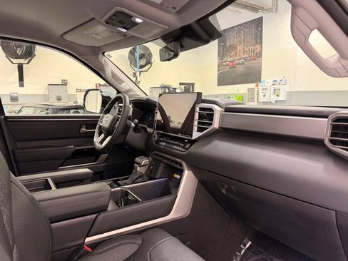 Used 2024 Toyota Tundra Limited AWD/4WD image 29