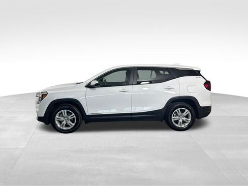 Used 2024 GMC Terrain SLE FWD image 2