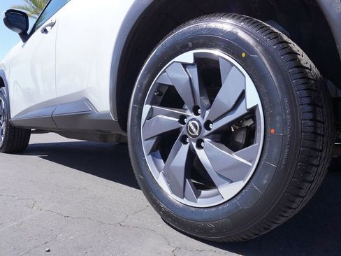 Certified 2025 Nissan Rogue SV image 6