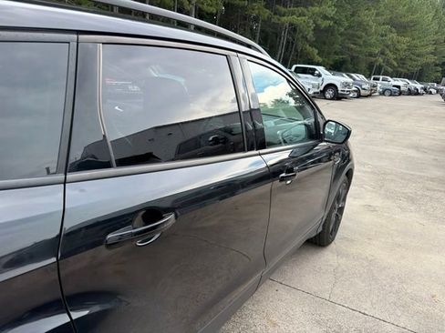Used 2017 Ford Escape SE w/ SE Sport Appearance Package FWD image 36
