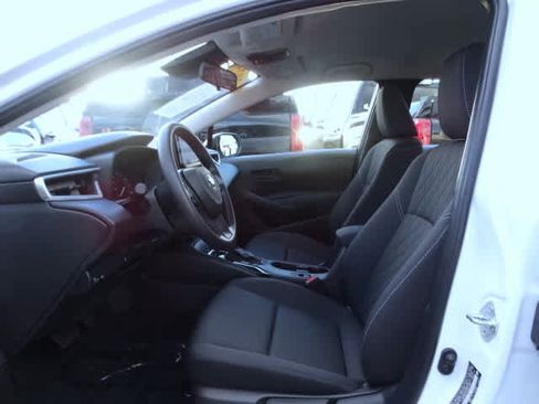 Used 2025 Toyota Corolla LE image 18